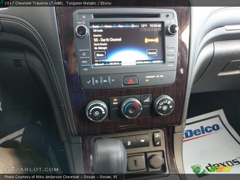 Tungsten Metallic / Ebony 2017 Chevrolet Traverse LT AWD