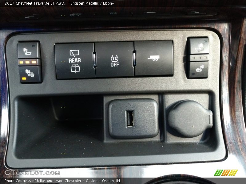 Tungsten Metallic / Ebony 2017 Chevrolet Traverse LT AWD