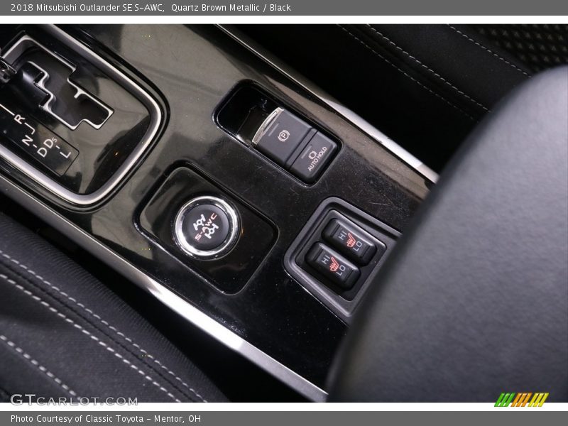 Quartz Brown Metallic / Black 2018 Mitsubishi Outlander SE S-AWC