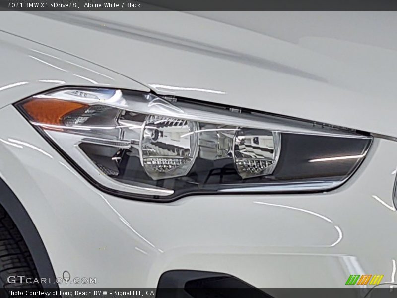 Alpine White / Black 2021 BMW X1 sDrive28i