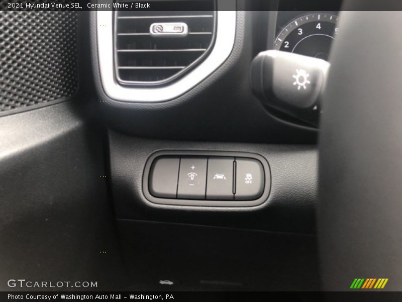 Ceramic White / Black 2021 Hyundai Venue SEL