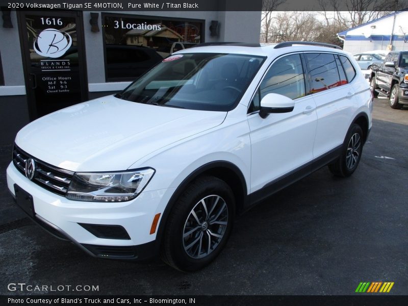 Pure White / Titan Black 2020 Volkswagen Tiguan SE 4MOTION