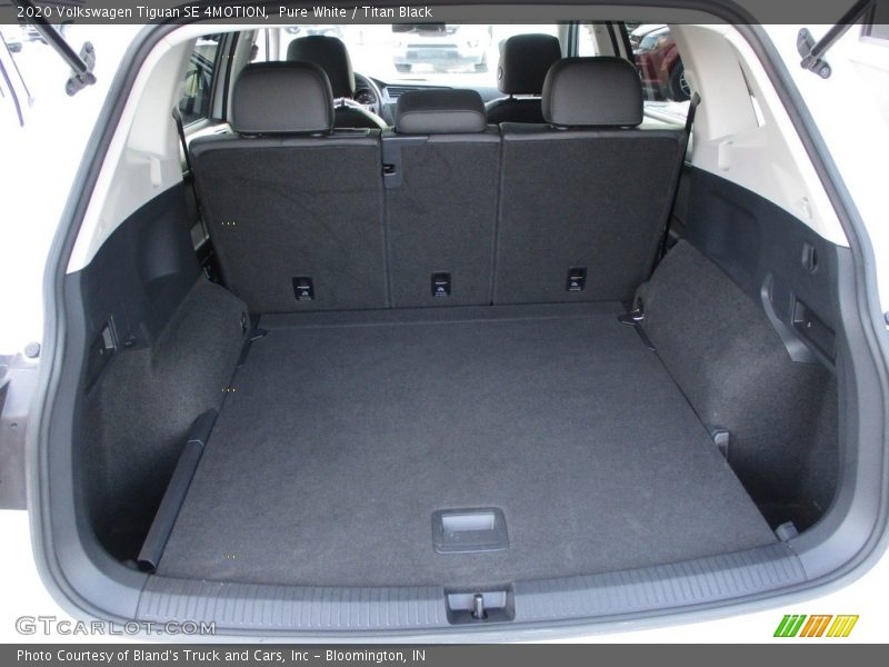 Pure White / Titan Black 2020 Volkswagen Tiguan SE 4MOTION