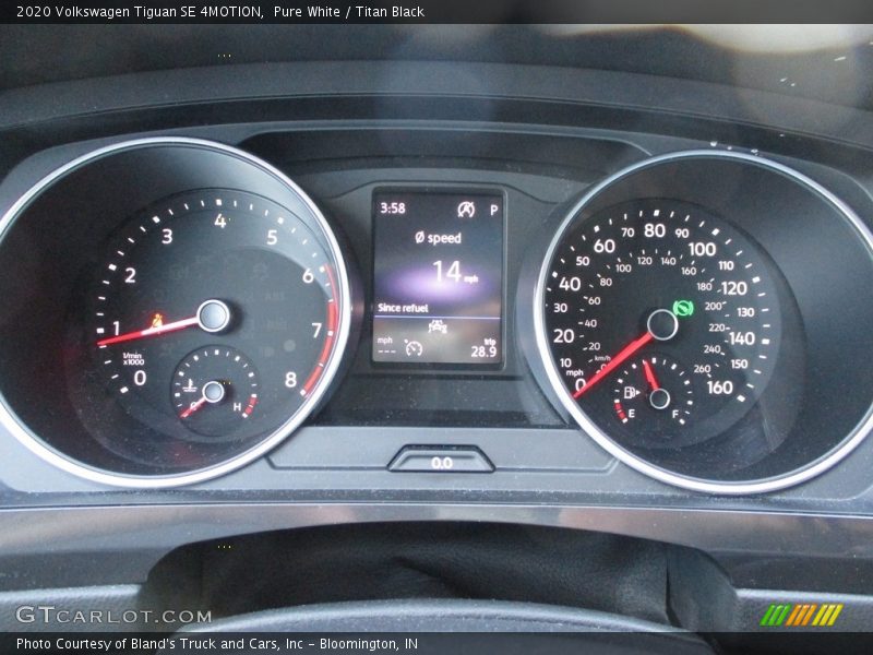 Pure White / Titan Black 2020 Volkswagen Tiguan SE 4MOTION