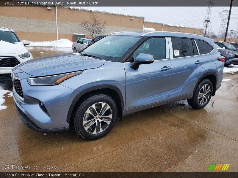 Front 3/4 View of 2021 Highlander XLE AWD