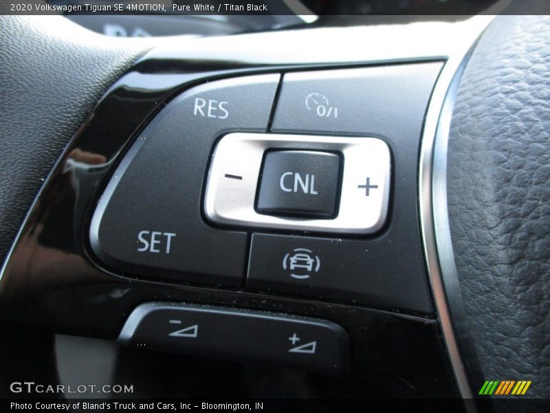 Pure White / Titan Black 2020 Volkswagen Tiguan SE 4MOTION