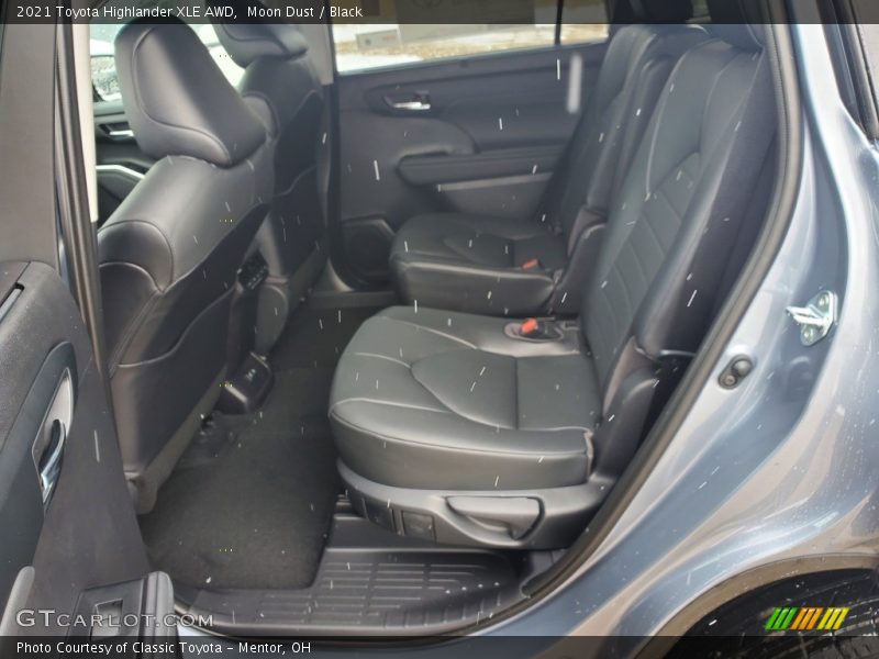 Moon Dust / Black 2021 Toyota Highlander XLE AWD