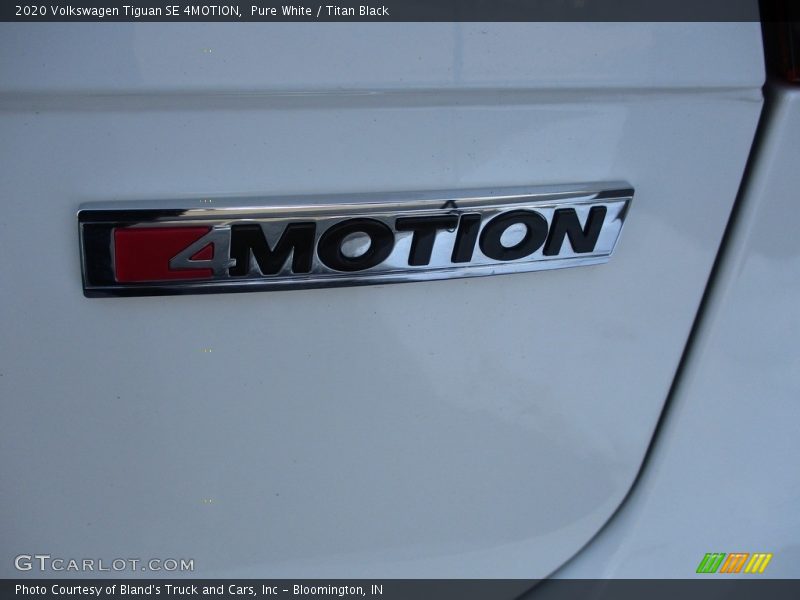 Pure White / Titan Black 2020 Volkswagen Tiguan SE 4MOTION