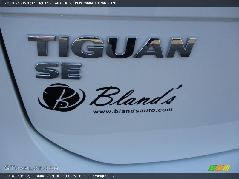 Pure White / Titan Black 2020 Volkswagen Tiguan SE 4MOTION