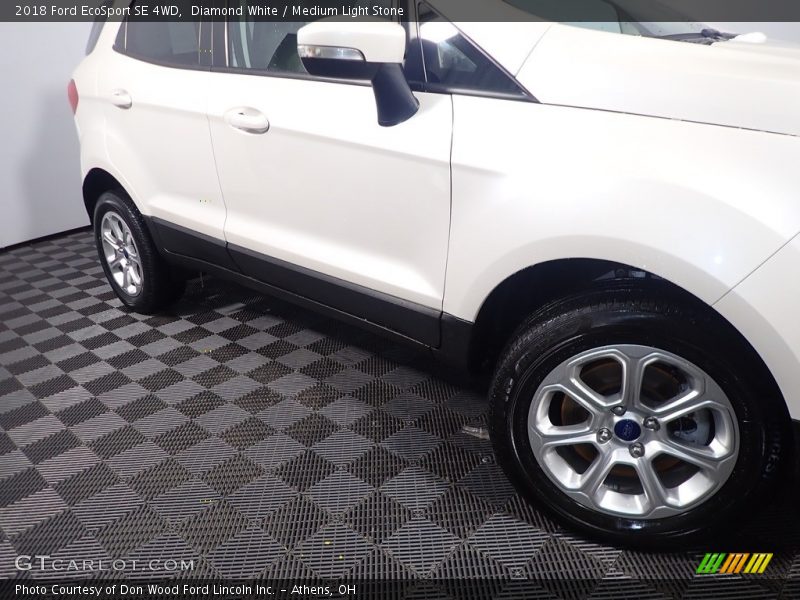 Diamond White / Medium Light Stone 2018 Ford EcoSport SE 4WD