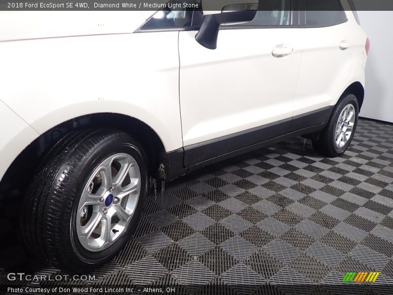 Diamond White / Medium Light Stone 2018 Ford EcoSport SE 4WD