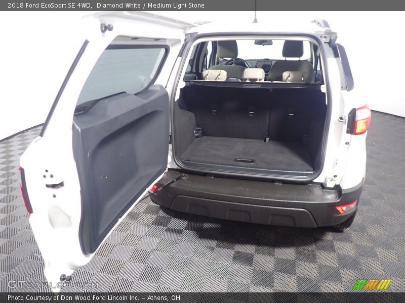 Diamond White / Medium Light Stone 2018 Ford EcoSport SE 4WD