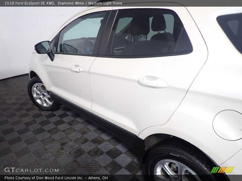 Diamond White / Medium Light Stone 2018 Ford EcoSport SE 4WD