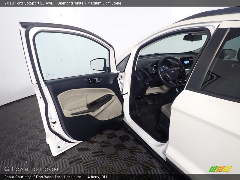 Diamond White / Medium Light Stone 2018 Ford EcoSport SE 4WD