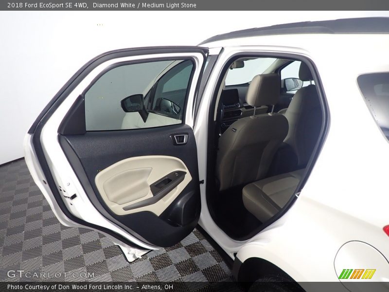 Diamond White / Medium Light Stone 2018 Ford EcoSport SE 4WD