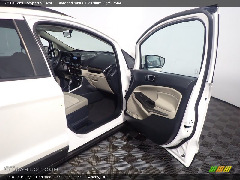 Diamond White / Medium Light Stone 2018 Ford EcoSport SE 4WD