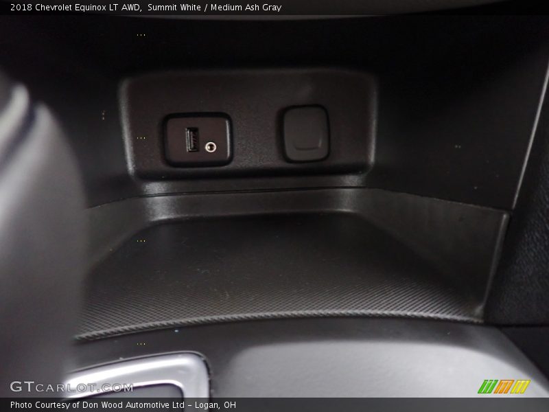 Summit White / Medium Ash Gray 2018 Chevrolet Equinox LT AWD
