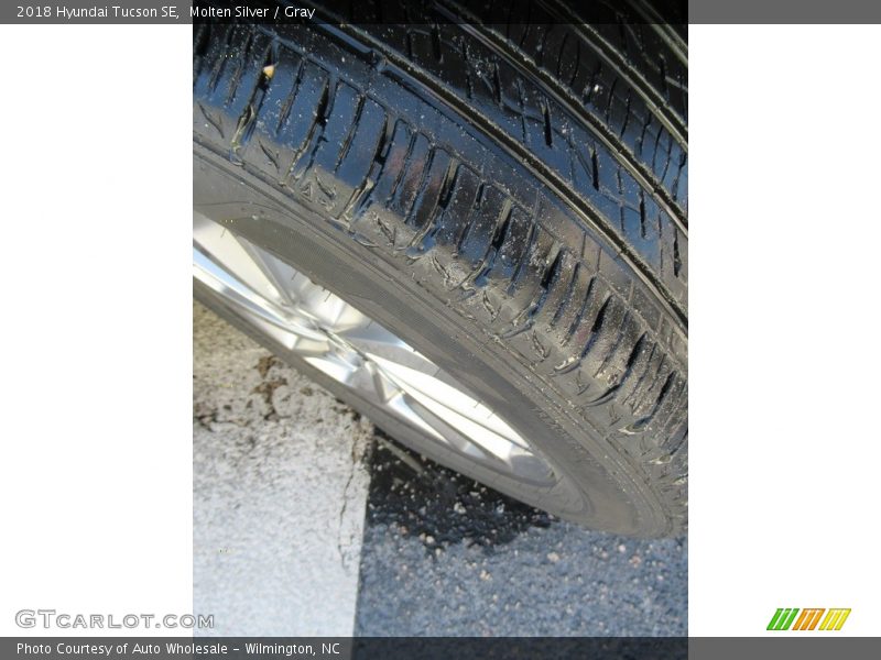 Molten Silver / Gray 2018 Hyundai Tucson SE