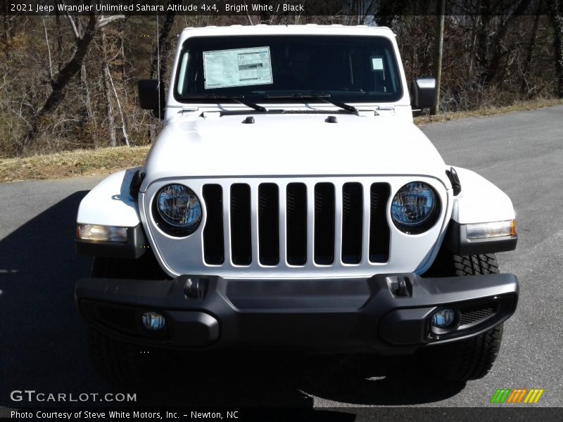 Bright White / Black 2021 Jeep Wrangler Unlimited Sahara Altitude 4x4