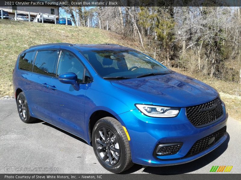 Front 3/4 View of 2021 Pacifica Touring AWD