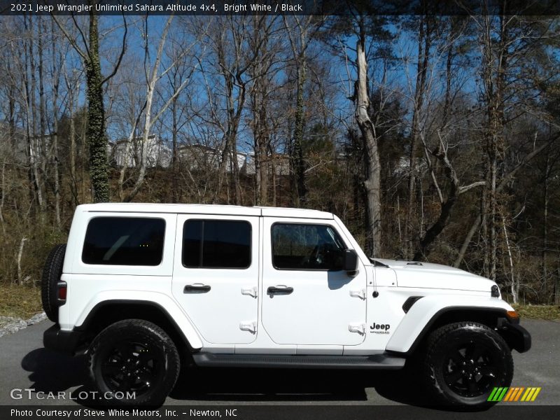 Bright White / Black 2021 Jeep Wrangler Unlimited Sahara Altitude 4x4