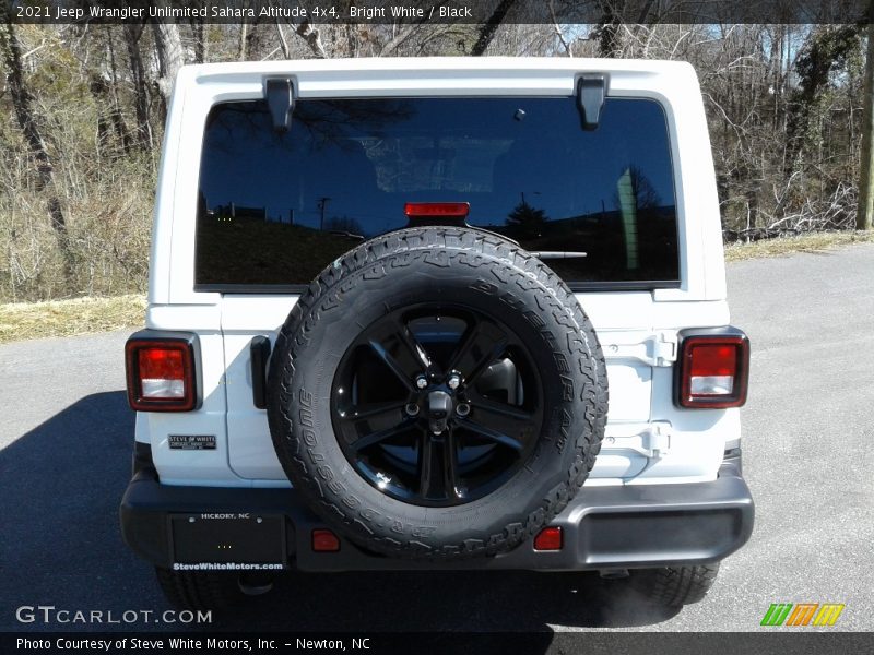 Bright White / Black 2021 Jeep Wrangler Unlimited Sahara Altitude 4x4