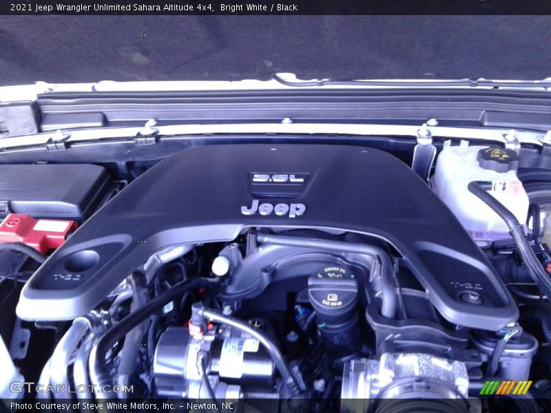 Bright White / Black 2021 Jeep Wrangler Unlimited Sahara Altitude 4x4