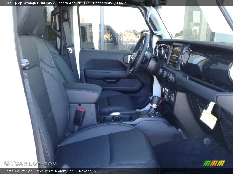 Bright White / Black 2021 Jeep Wrangler Unlimited Sahara Altitude 4x4
