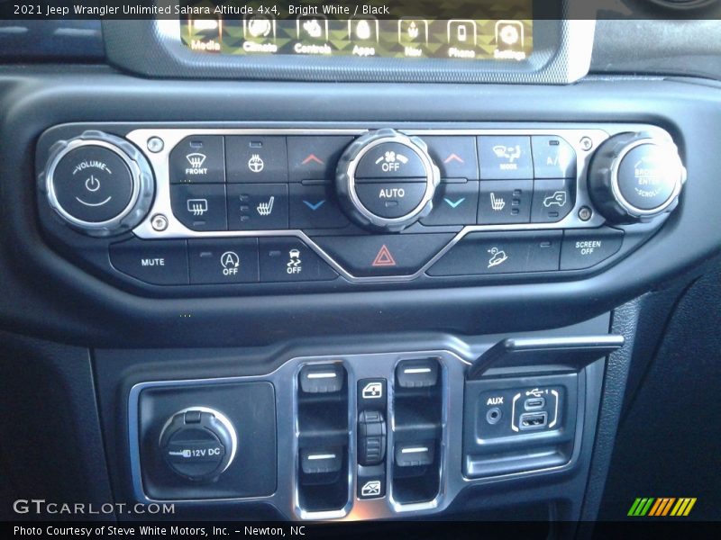 Bright White / Black 2021 Jeep Wrangler Unlimited Sahara Altitude 4x4