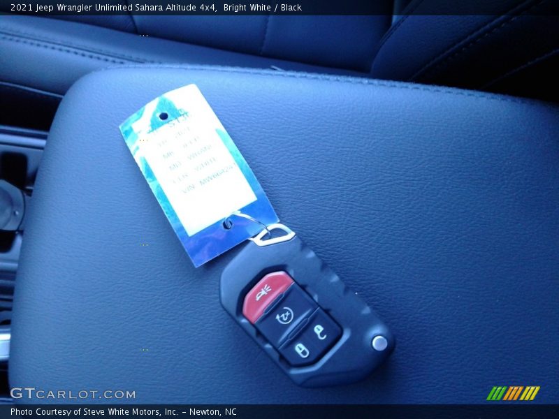 Bright White / Black 2021 Jeep Wrangler Unlimited Sahara Altitude 4x4