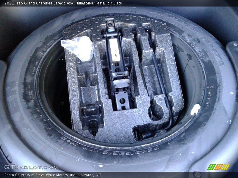 Billet Silver Metallic / Black 2021 Jeep Grand Cherokee Laredo 4x4