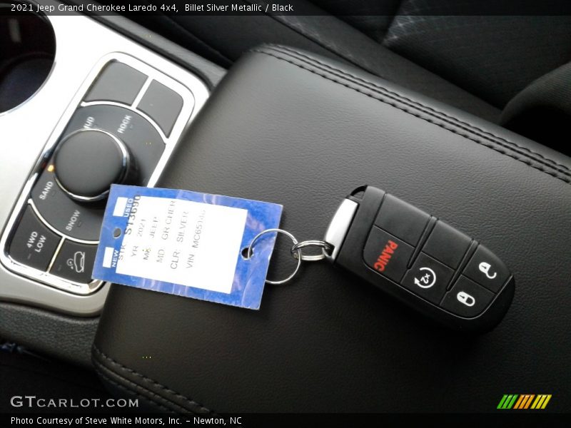 Billet Silver Metallic / Black 2021 Jeep Grand Cherokee Laredo 4x4
