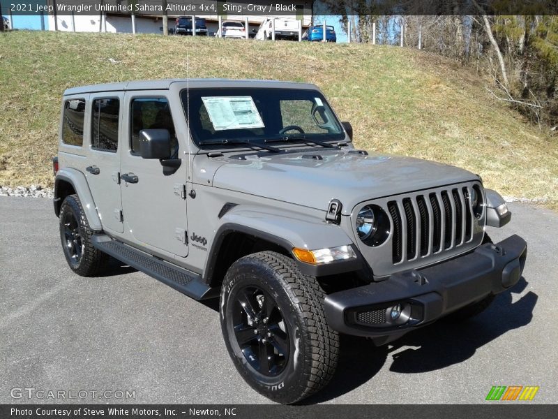 Front 3/4 View of 2021 Wrangler Unlimited Sahara Altitude 4x4