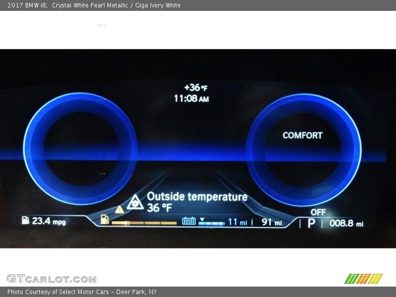 Crystal White Pearl Metallic / Giga Ivory White 2017 BMW i8