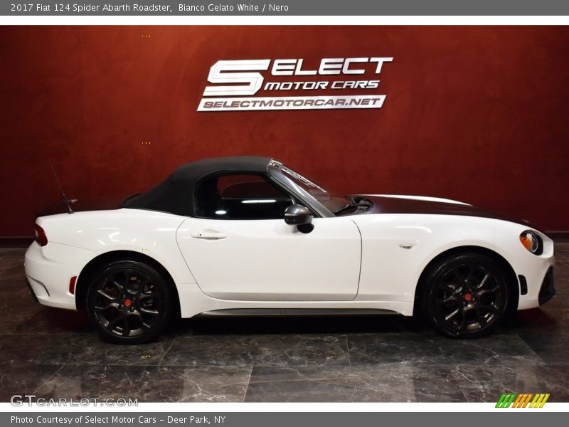 Bianco Gelato White / Nero 2017 Fiat 124 Spider Abarth Roadster