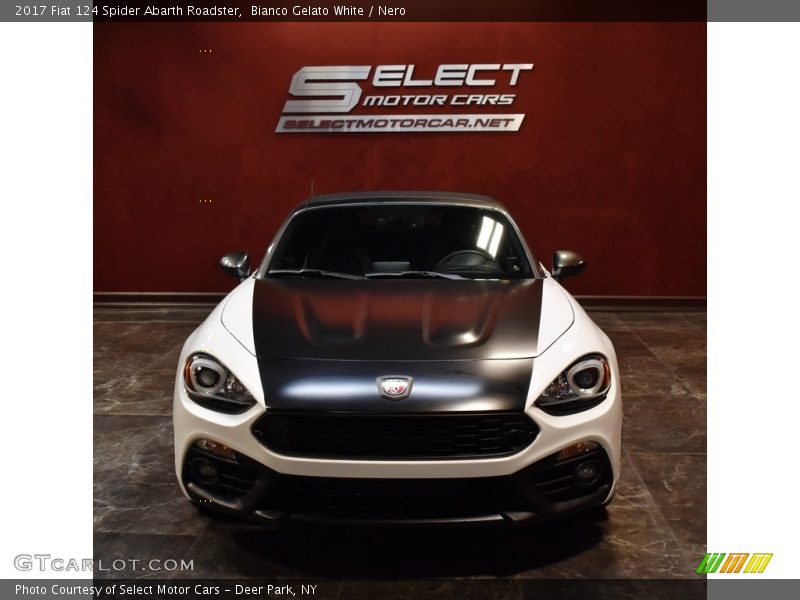 Bianco Gelato White / Nero 2017 Fiat 124 Spider Abarth Roadster