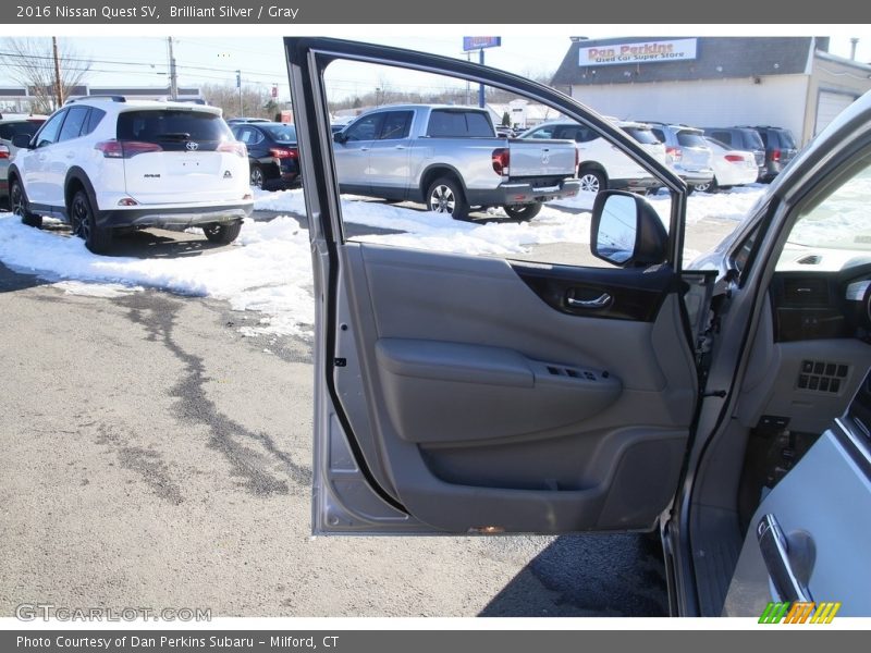 Brilliant Silver / Gray 2016 Nissan Quest SV