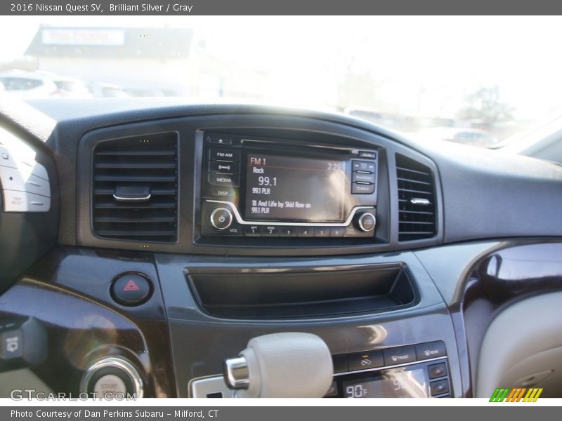 Brilliant Silver / Gray 2016 Nissan Quest SV
