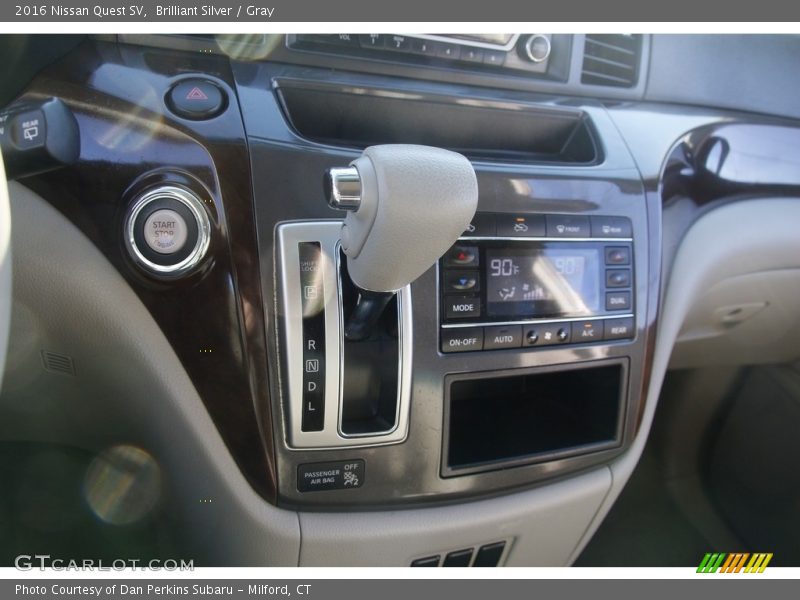 Brilliant Silver / Gray 2016 Nissan Quest SV