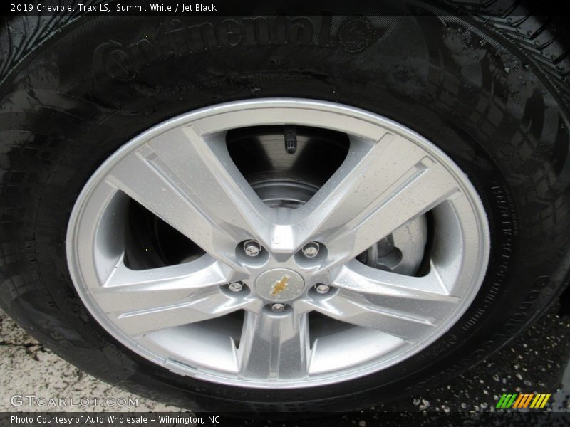 Summit White / Jet Black 2019 Chevrolet Trax LS