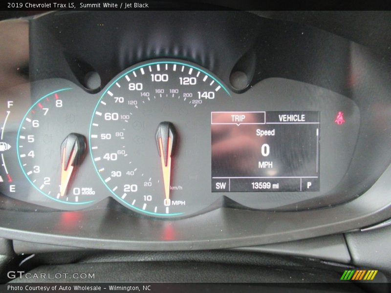 Summit White / Jet Black 2019 Chevrolet Trax LS