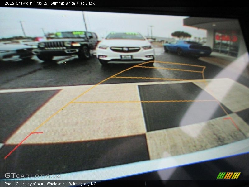 Summit White / Jet Black 2019 Chevrolet Trax LS