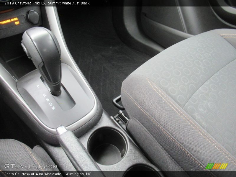 Summit White / Jet Black 2019 Chevrolet Trax LS