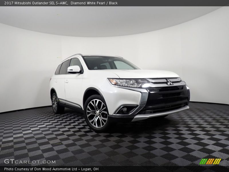 Diamond White Pearl / Black 2017 Mitsubishi Outlander SEL S-AWC