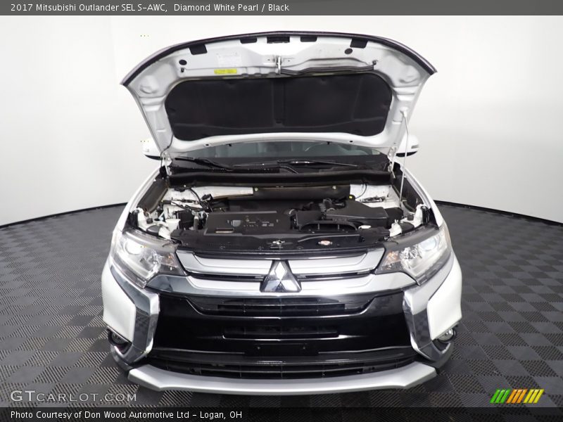 Diamond White Pearl / Black 2017 Mitsubishi Outlander SEL S-AWC