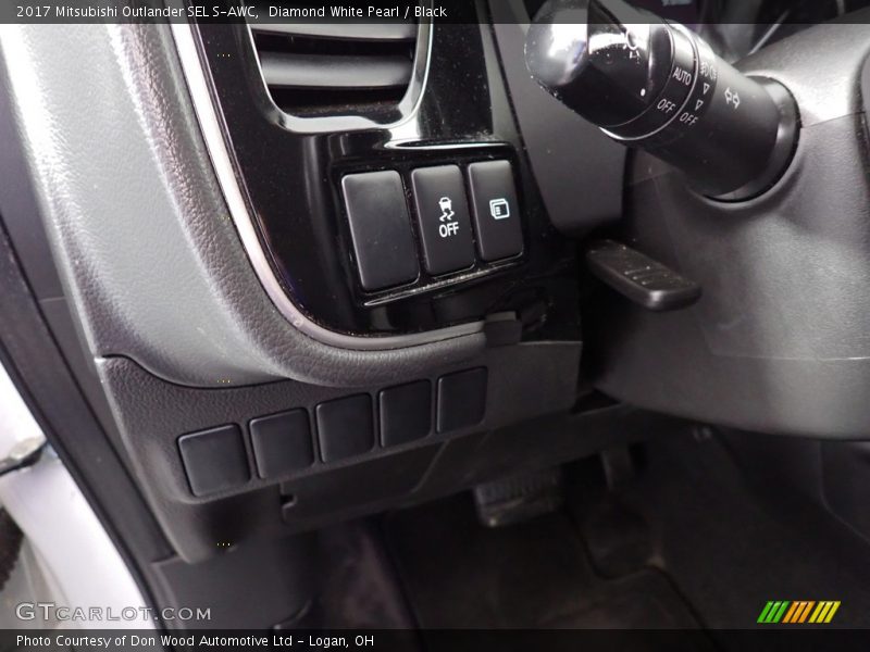 Controls of 2017 Outlander SEL S-AWC