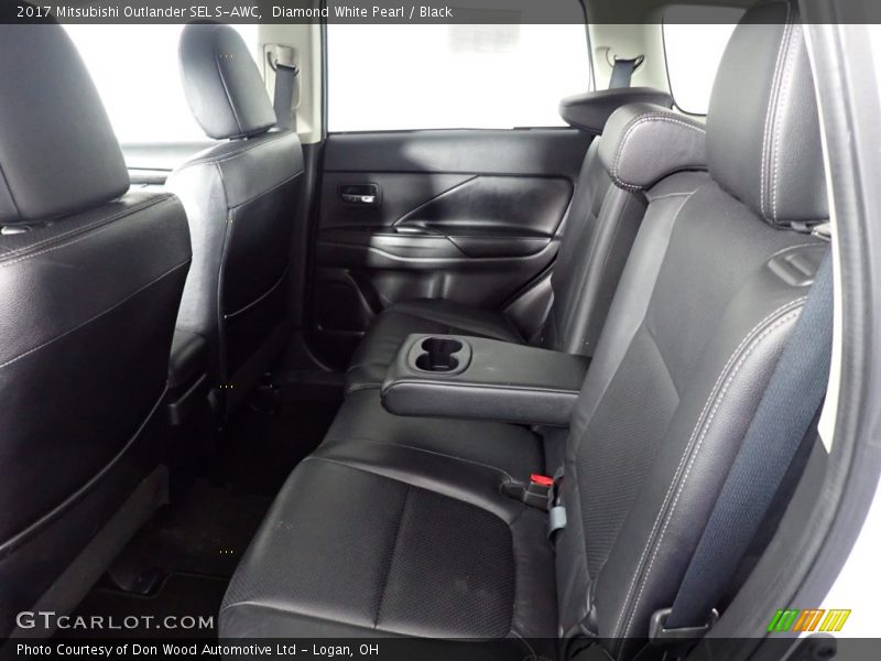 Diamond White Pearl / Black 2017 Mitsubishi Outlander SEL S-AWC
