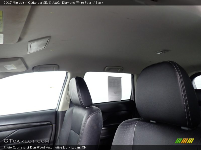 Diamond White Pearl / Black 2017 Mitsubishi Outlander SEL S-AWC