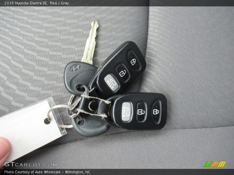 Red / Gray 2016 Hyundai Elantra SE