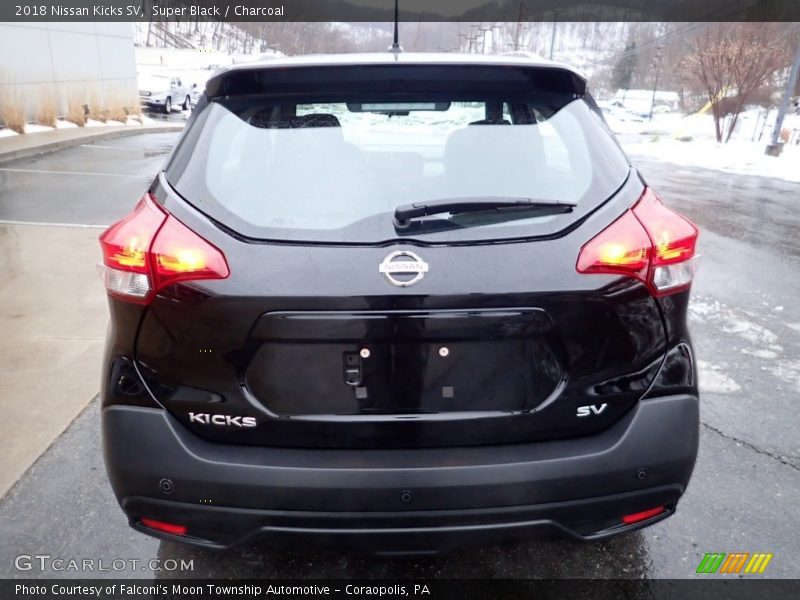 Super Black / Charcoal 2018 Nissan Kicks SV